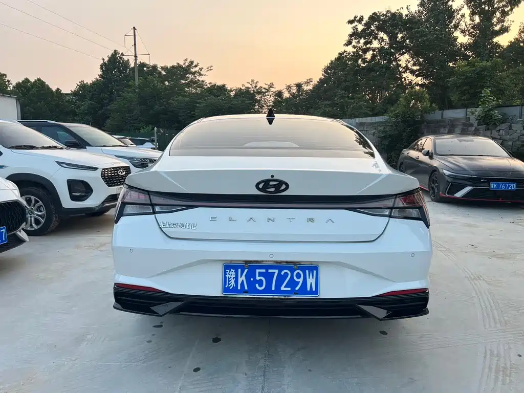 Hyundai Elantra 2022