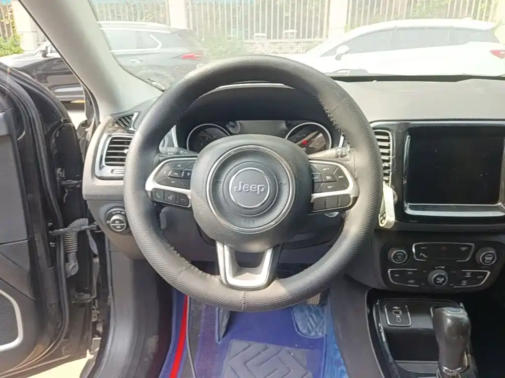 Jeep Compass 2021 — фото 11