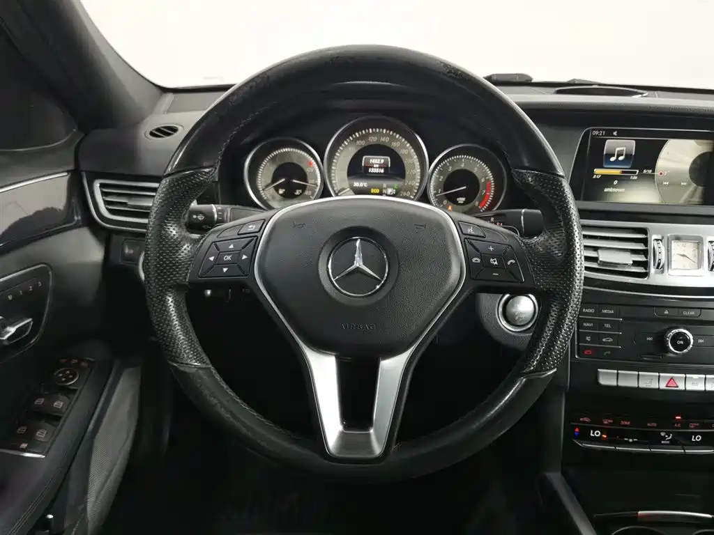 Mercedes-Benz E-Class 2015 — фото 11