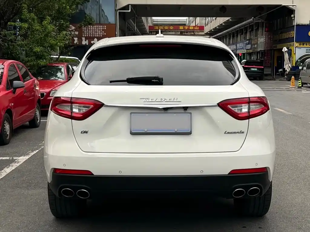 Maserati Levante 2019 — фото 11