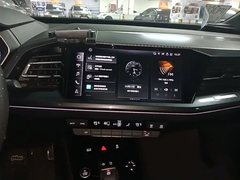 Audi Q4 e-tron 2023 — фото 13