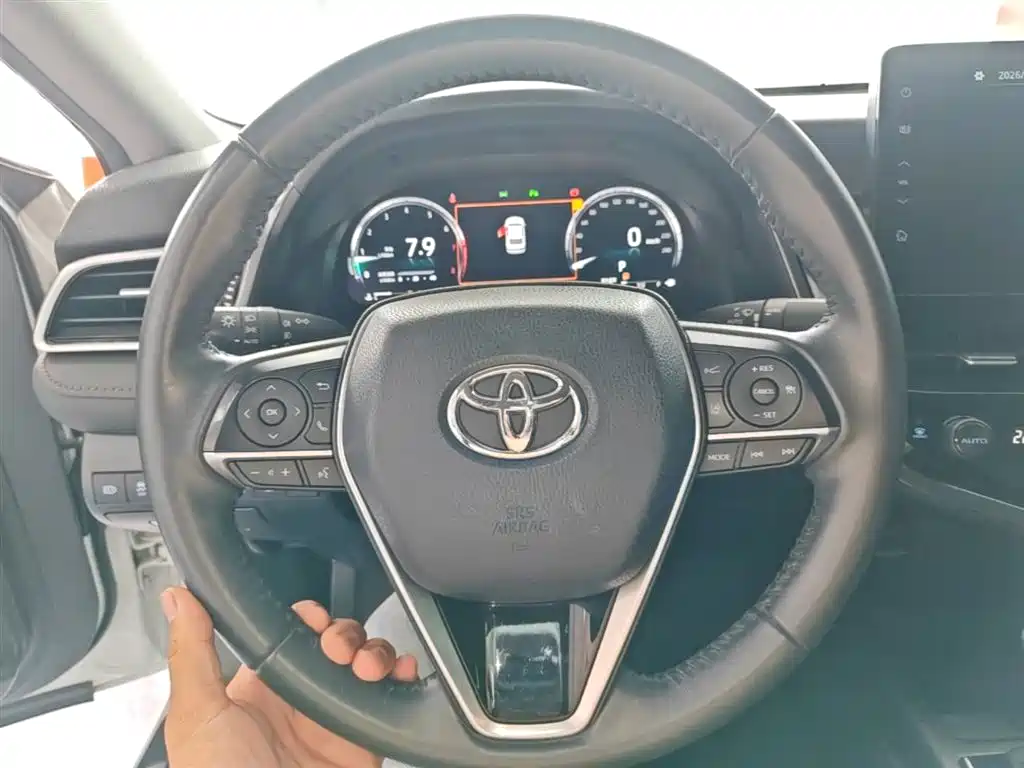 Toyota Camry 2022 — фото 11