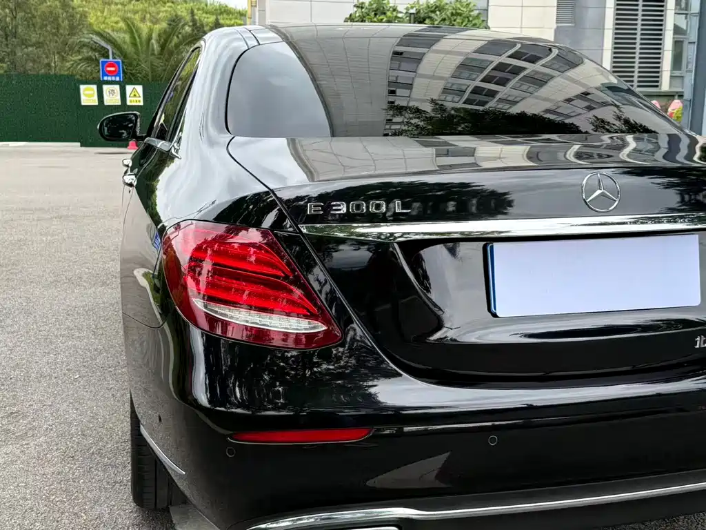 Mercedes-Benz E-Class 2020 — фото 15