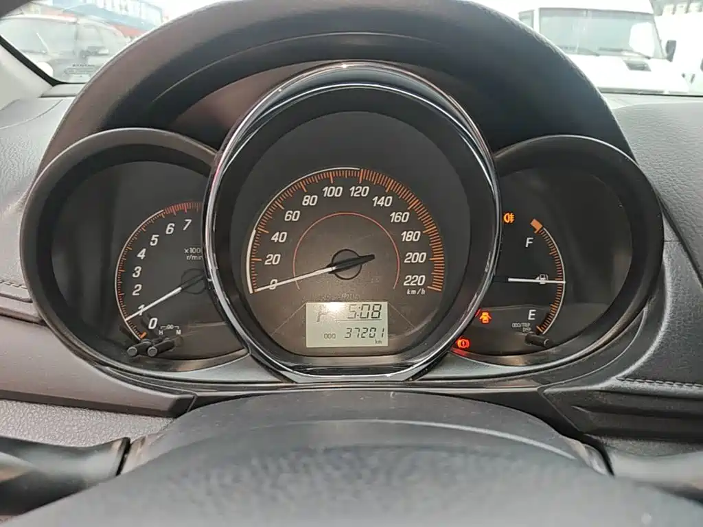 Toyota Yaris L 2020 — фото 12