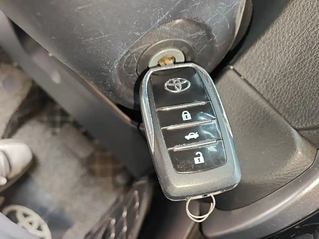 Toyota Yaris L 2020 — фото 9