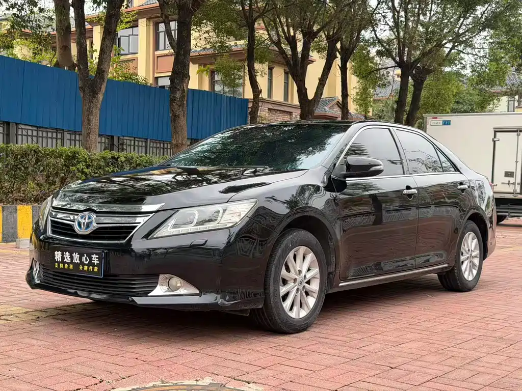 Toyota Camry 2014 — фото 1