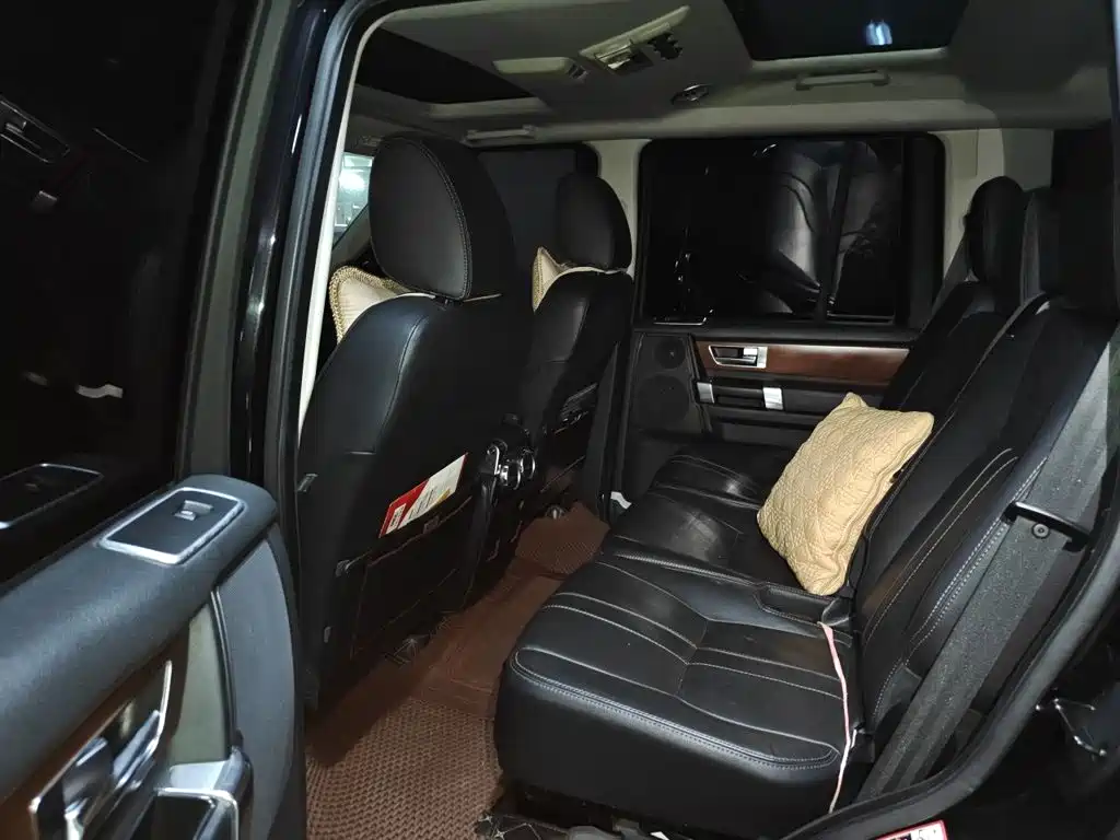 Land Rover Discovery 2016 — фото 15