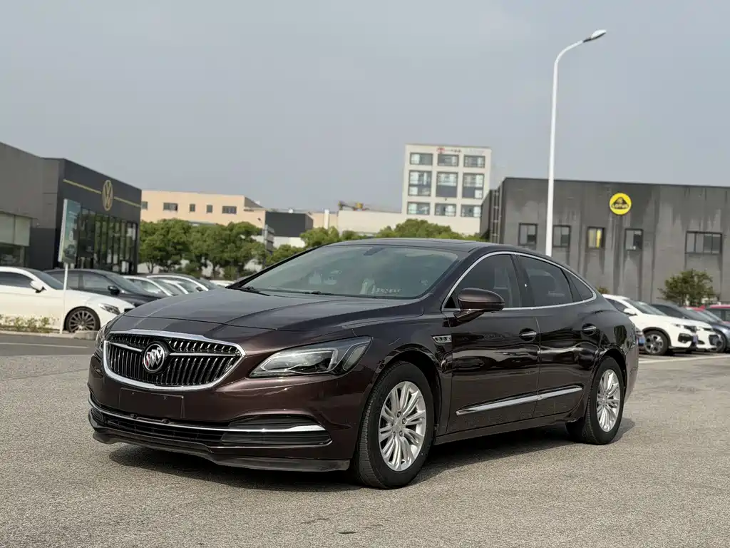 Buick LaCrosse 2018 — фото 1