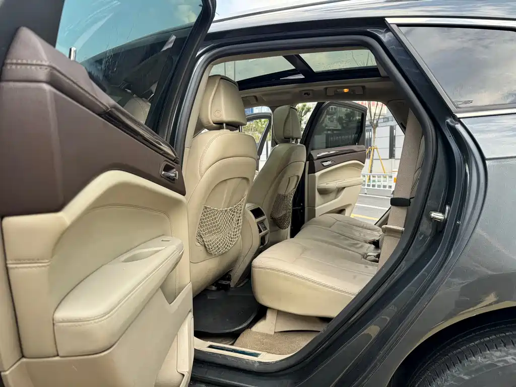 Cadillac SRX 2010 — фото 11