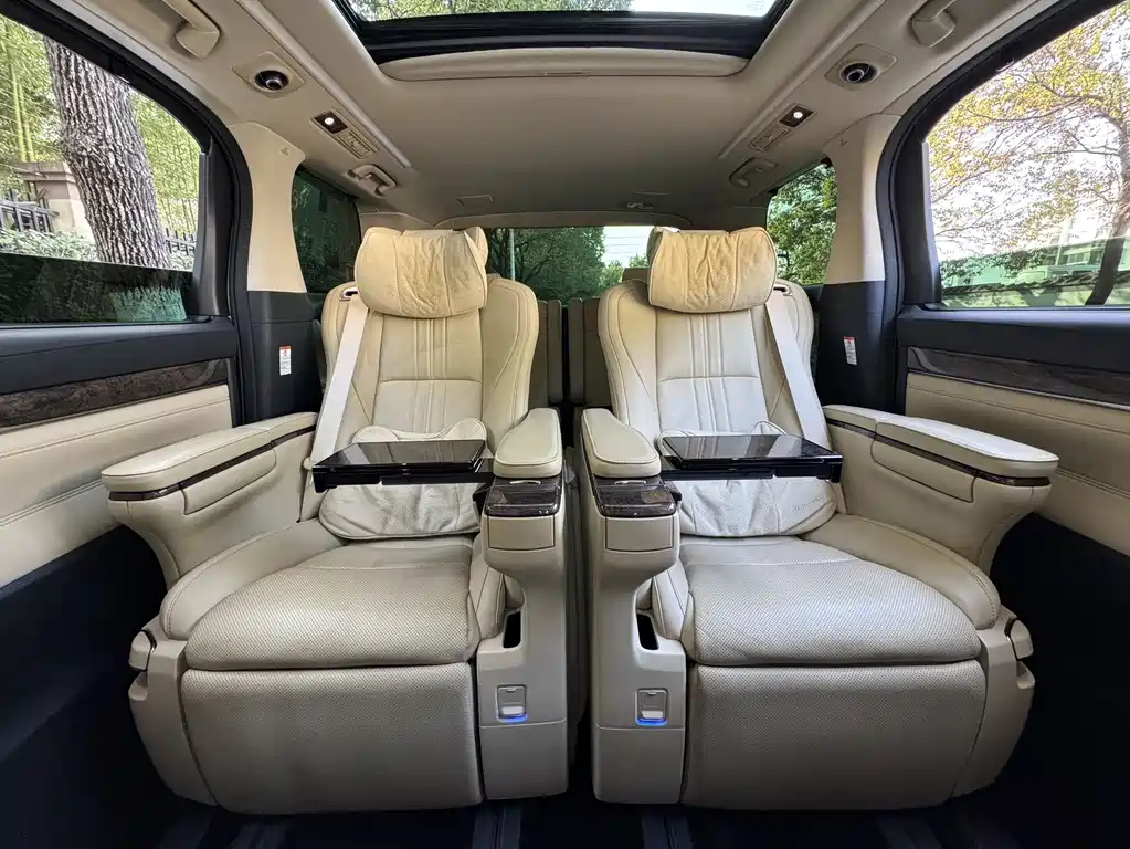 Toyota Alphard 2021 — фото 18