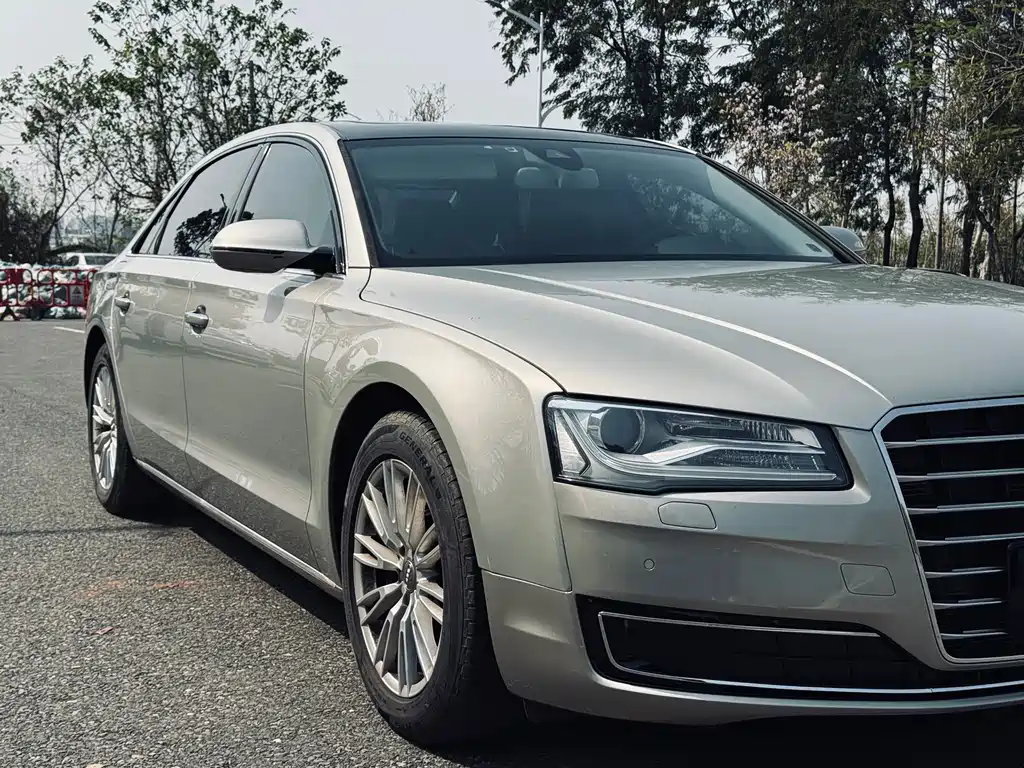 Audi A8 2015 — фото 12