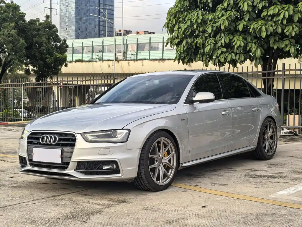 Audi A4L 2015