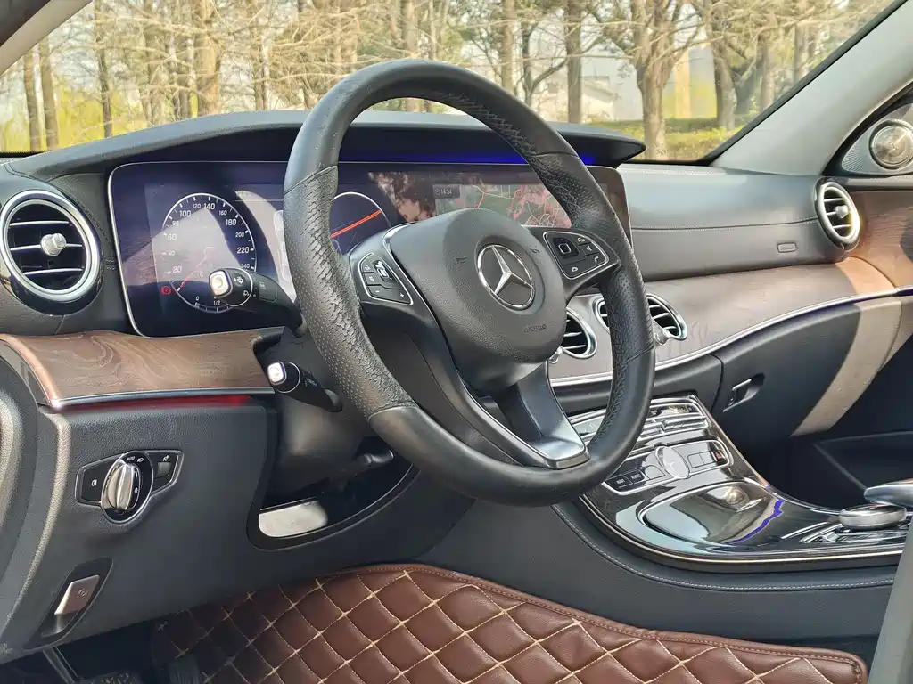 Mercedes-Benz E-Class 2017 — фото 14