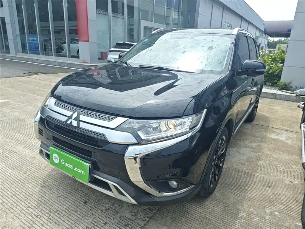 Mitsubishi Outlander 2020 — фото 2