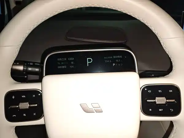 Li Auto i8 2025