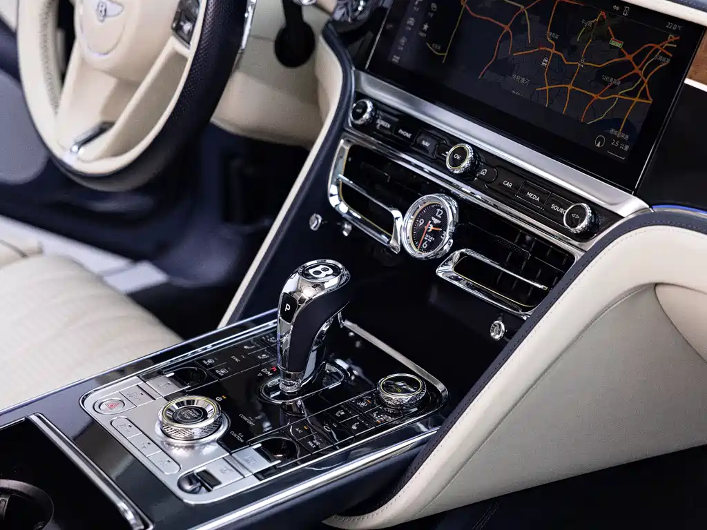 Bentley Flying Spur 2020 — фото 13