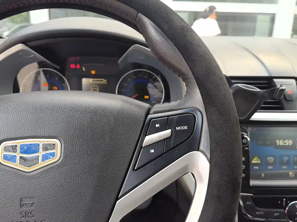 Geely Emgrand 2015 — фото 19