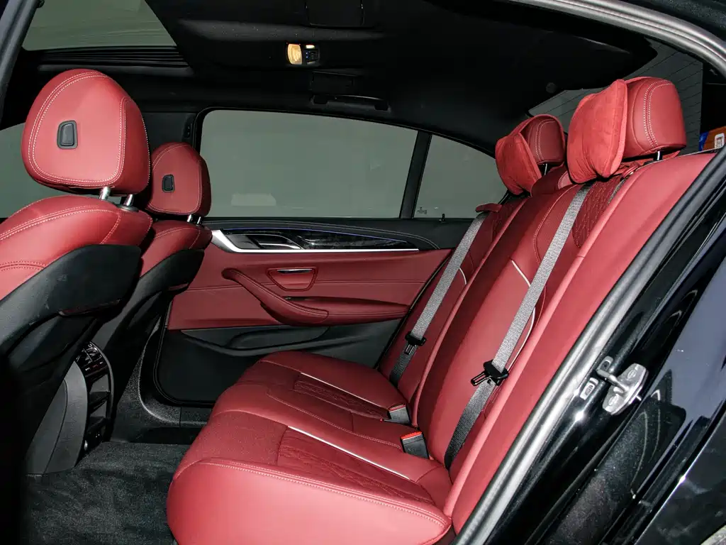 BMW 5 Series 2023 — фото 16