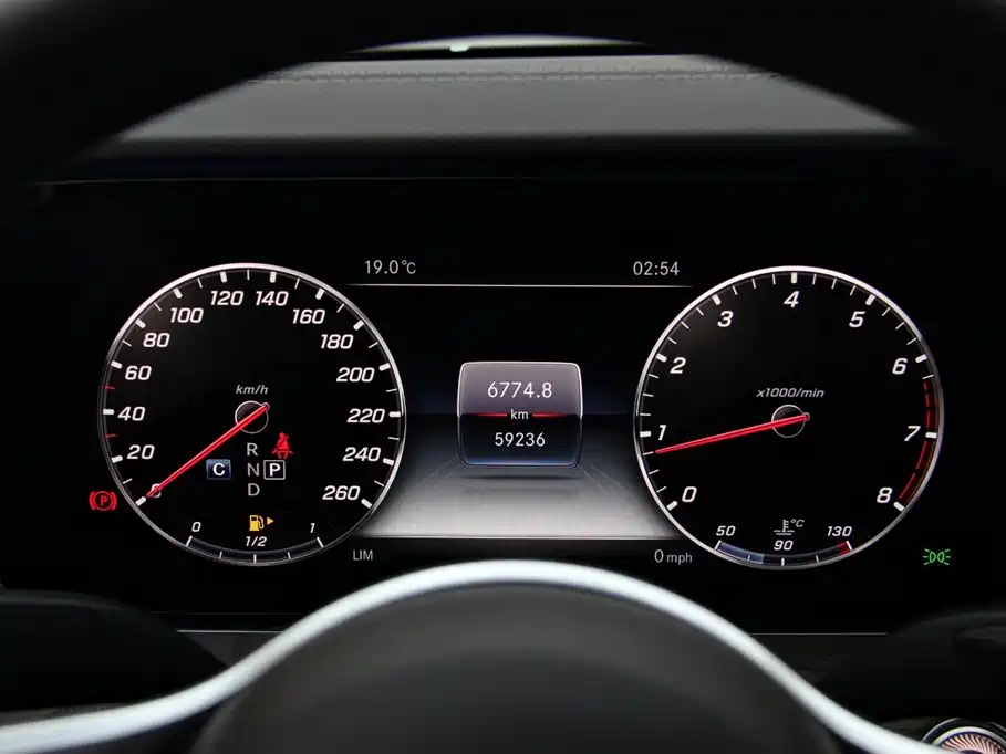 Mercedes-Benz E-Class 2020 — фото 15