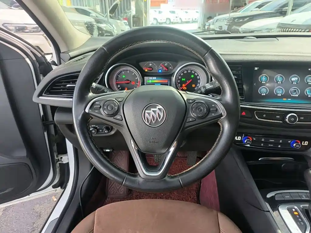 Buick Regal 2018 — фото 11