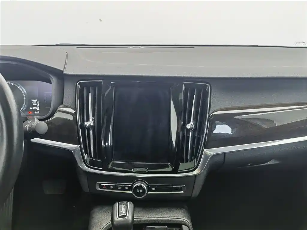Volvo S90 2017 — фото 12