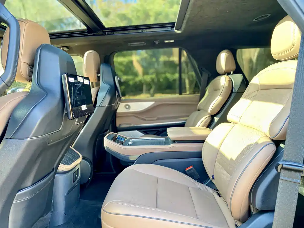 Lincoln Navigator 2025 — фото 18