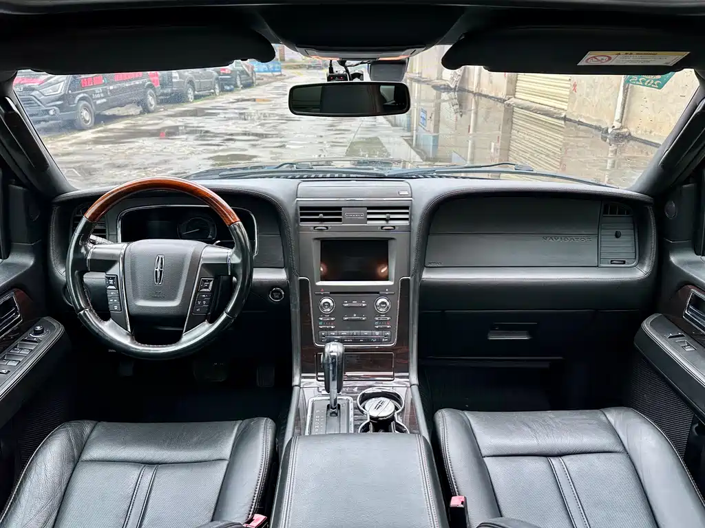 Lincoln Navigator 2017 — фото 14