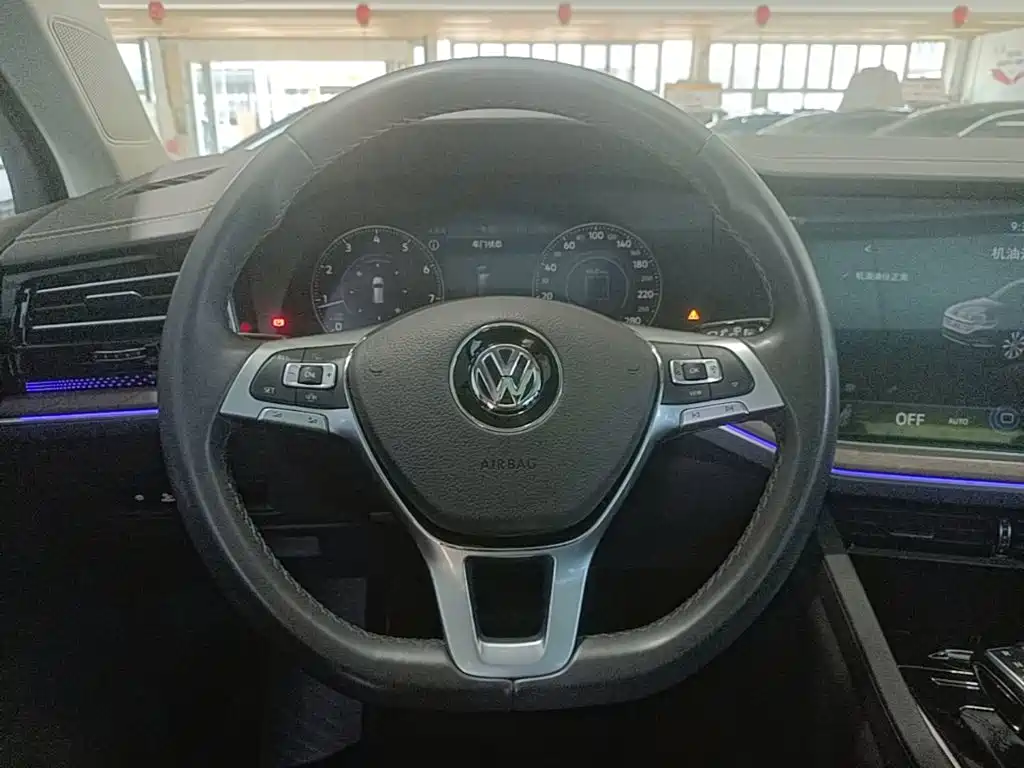 Volkswagen Touareg 2019 — фото 11