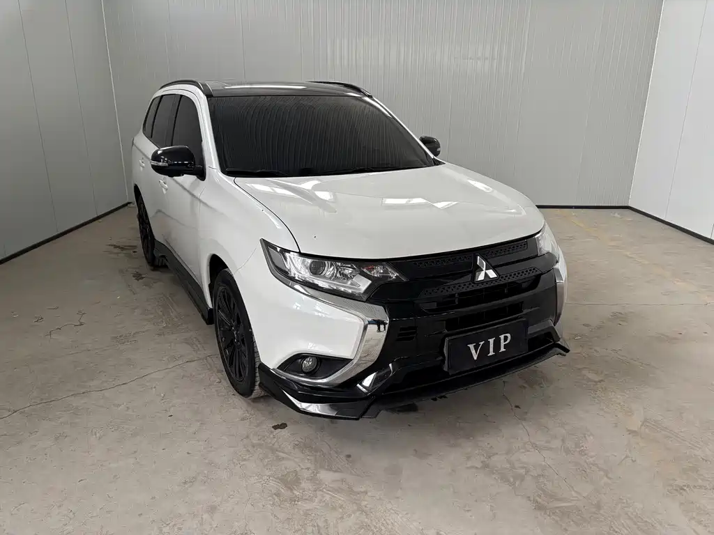Mitsubishi Outlander 2022 — фото 3