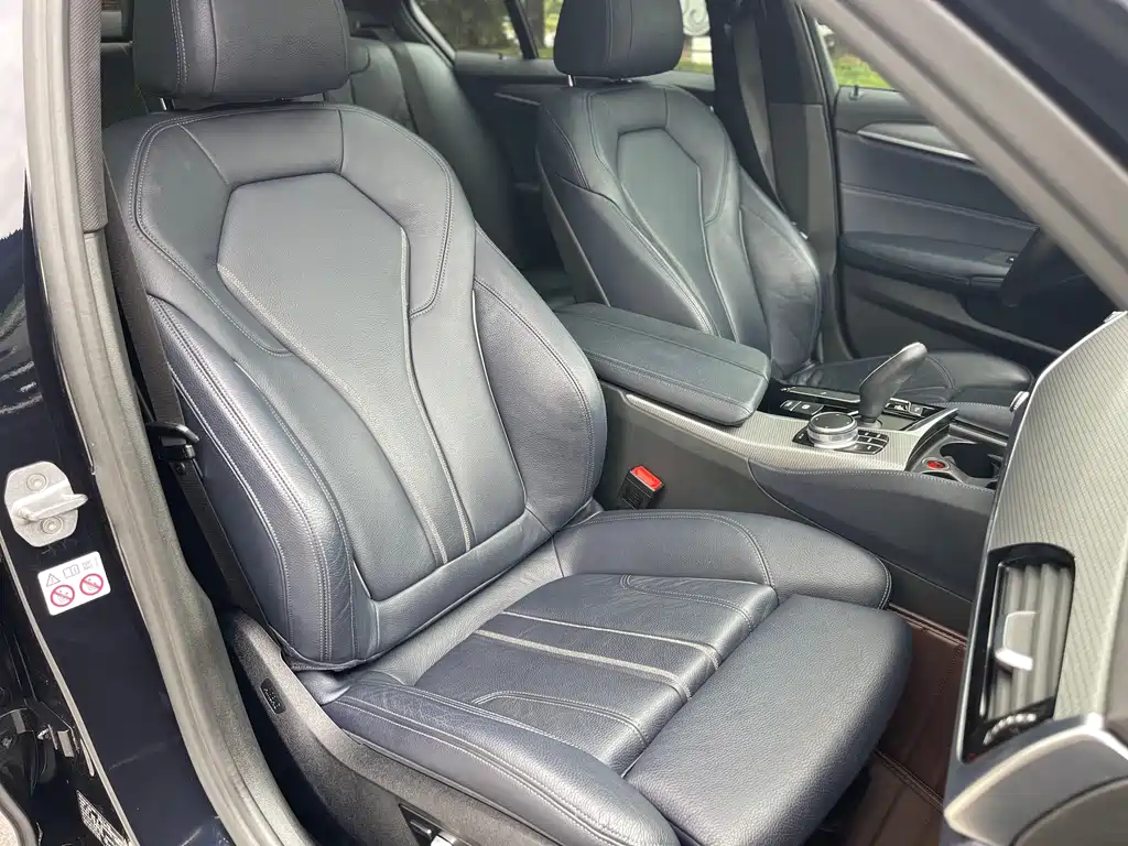 BMW 5 Series 2019 — фото 15