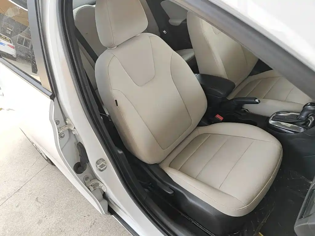 Buick Excelle 2019 — фото 25