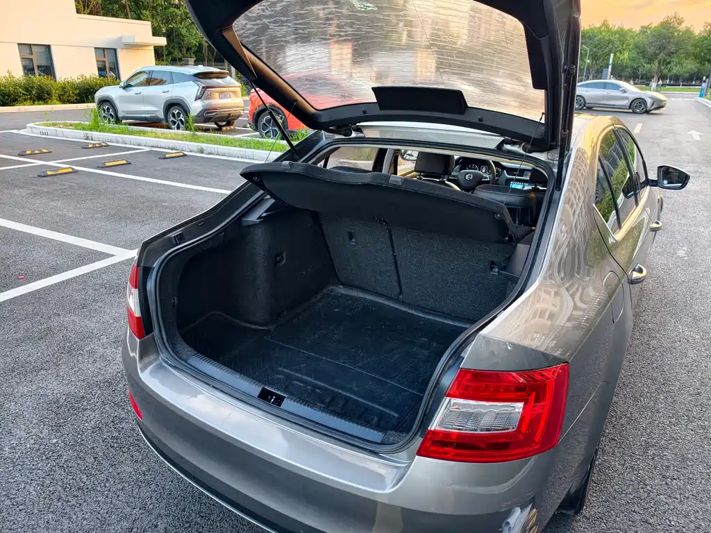 Skoda Octavia 2017 — фото 13