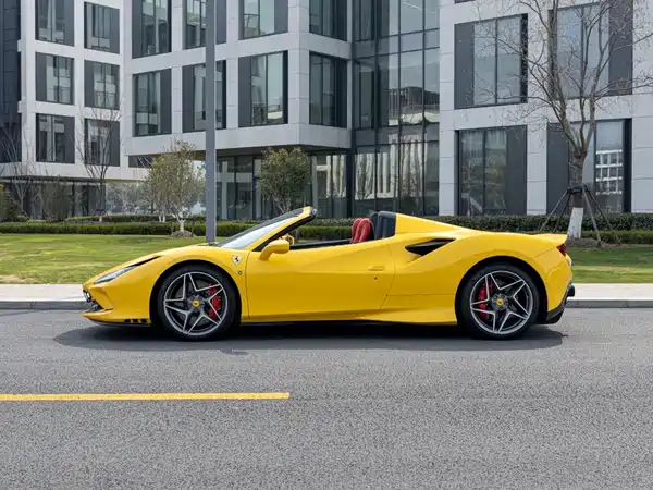Ferrari F8 2022