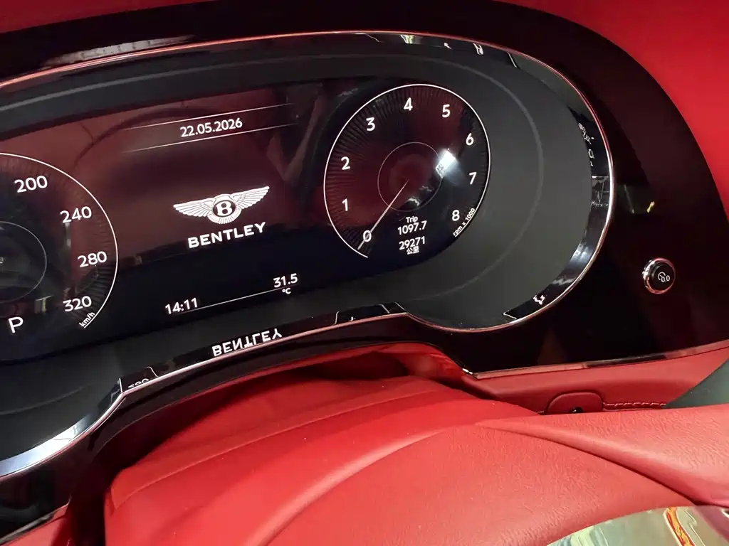 Bentley Bentayga 2023 — фото 16