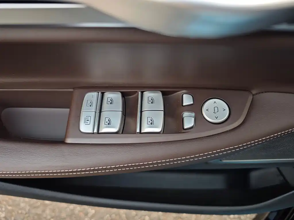 BMW 7 Series 2018 — фото 26