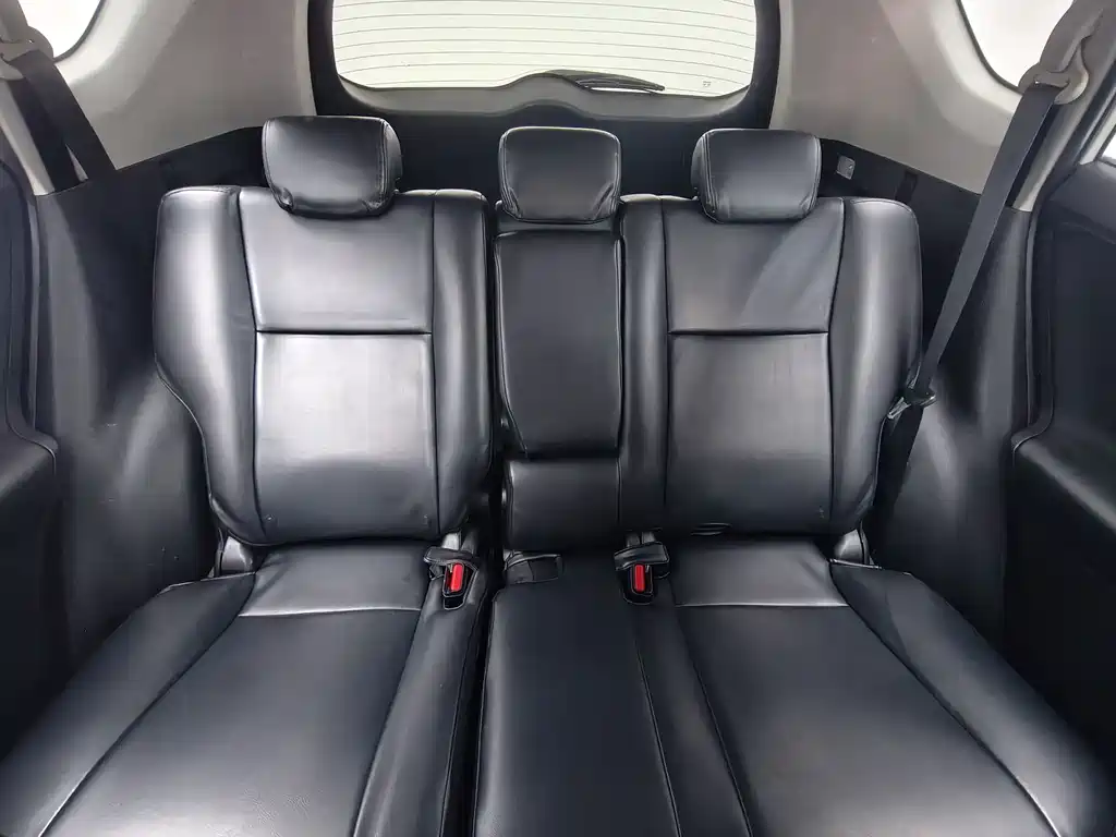 Toyota RAV4 2018 — фото 15