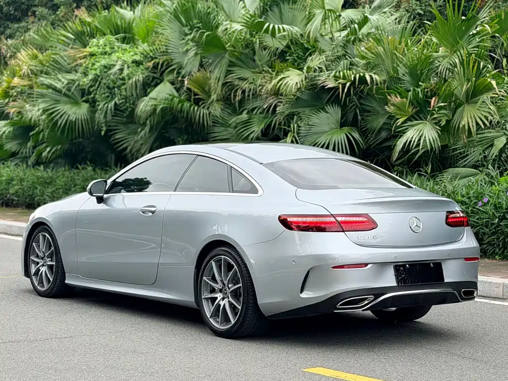 Mercedes-Benz E-Class 2022 — фото 16