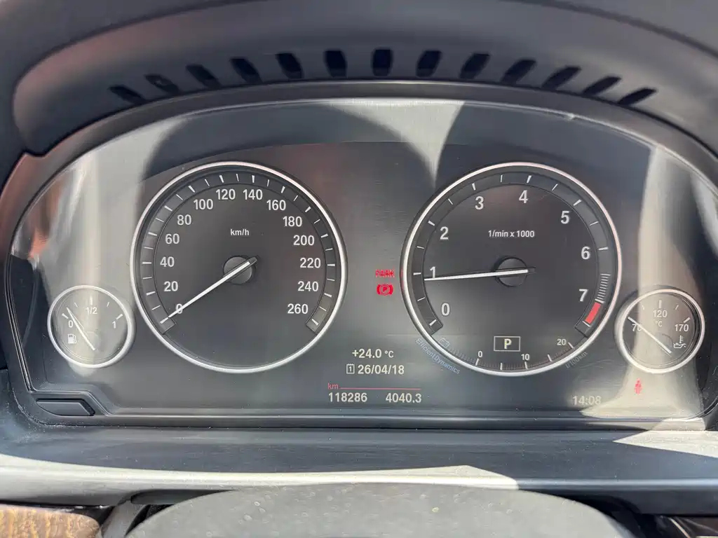 BMW 5 Series 2017 — фото 13