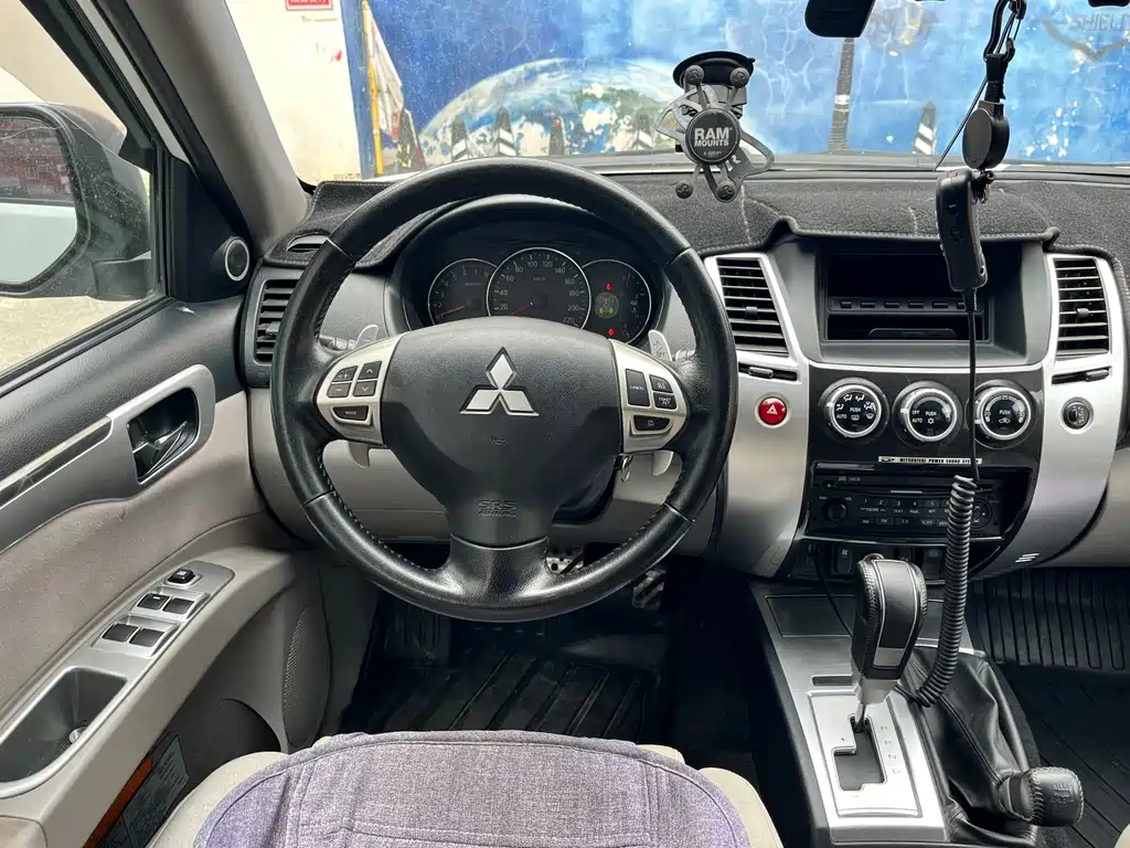 Mitsubishi Pajero Sport 2016 — фото 15