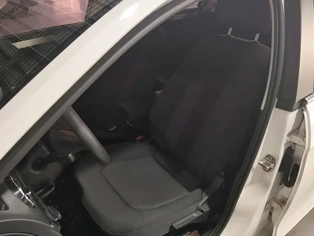 Volkswagen Jetta 2018 — фото 15