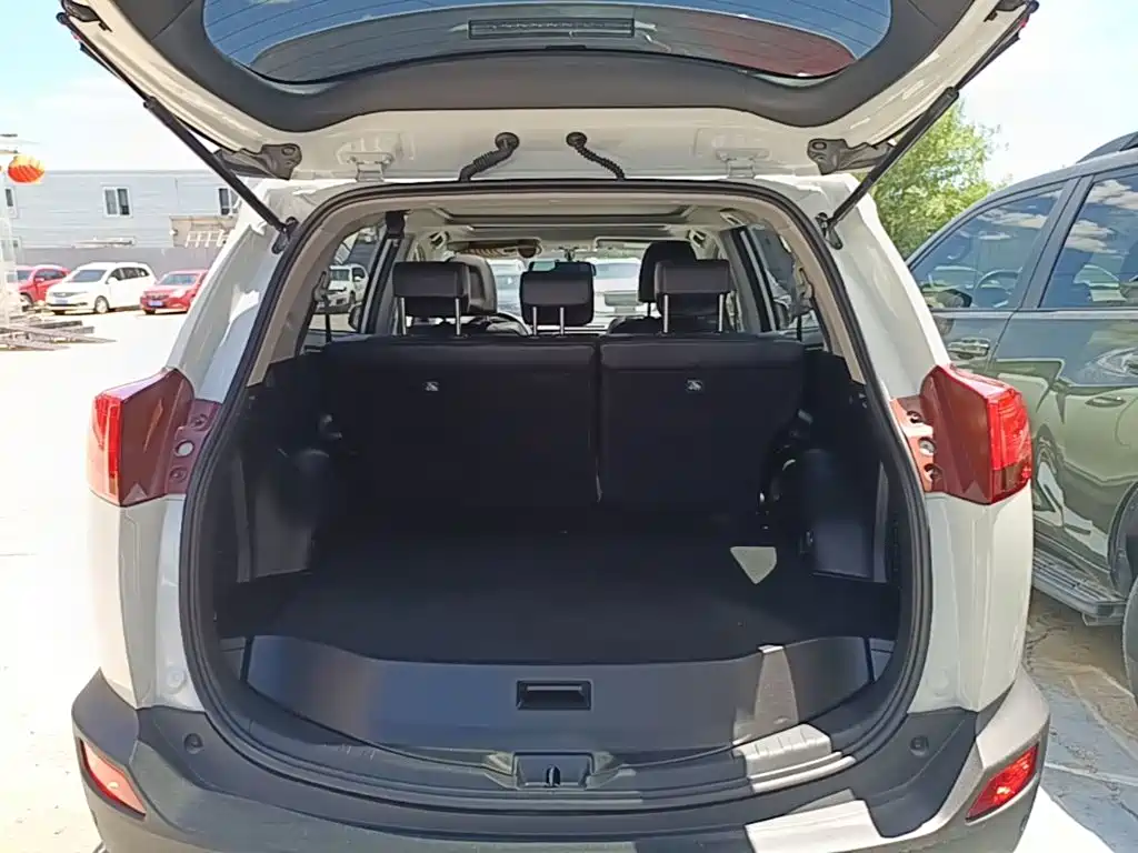 Toyota RAV4 2016 — фото 15