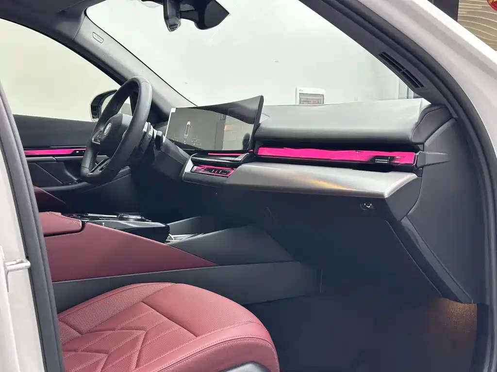 BMW 5 Series 2025 — фото 16