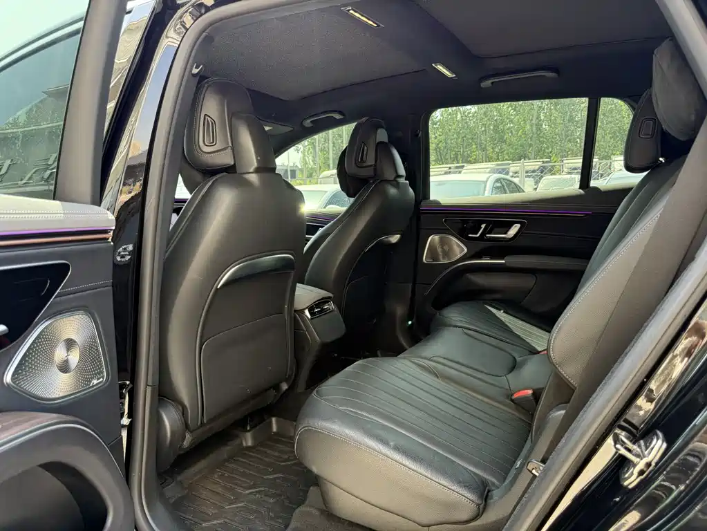 Mercedes-Benz EQS SUV 2023 — фото 10