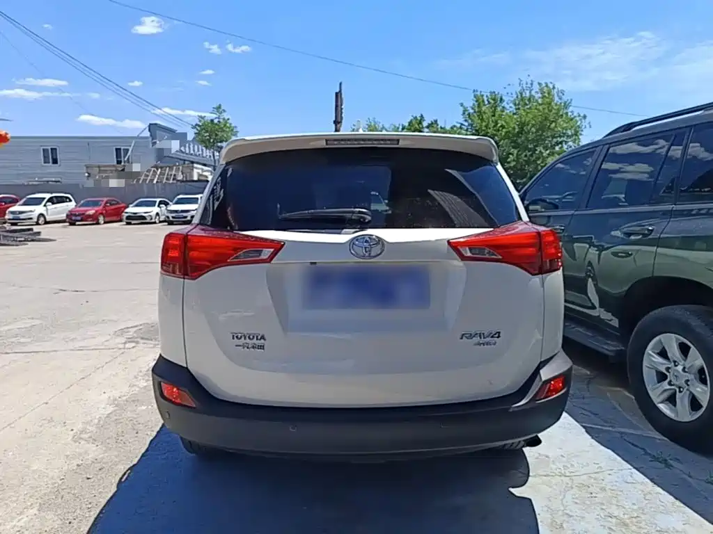 Toyota RAV4 2016 — фото 4