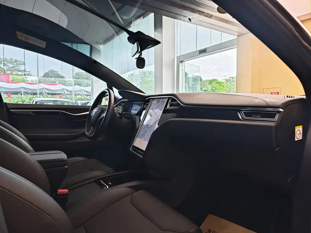 Tesla Model X 2017 — фото 36
