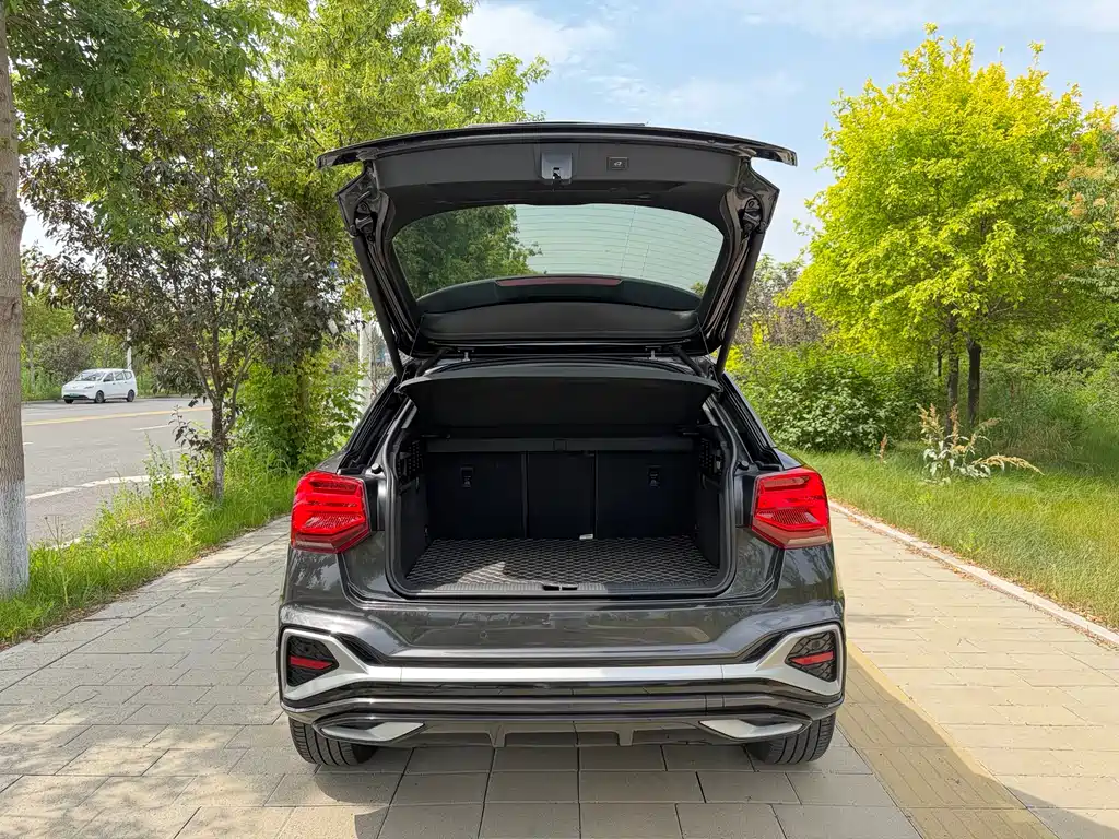 Audi Q2L 2022 — фото 15