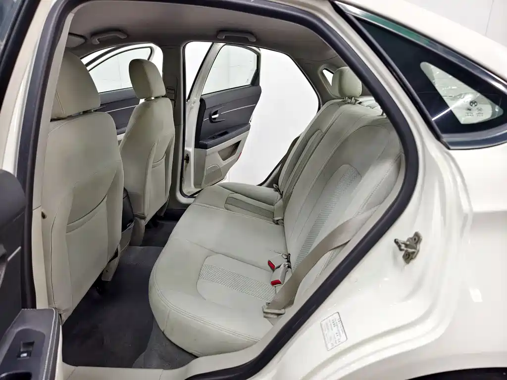 BAIC Senova D50 2015 — фото 12