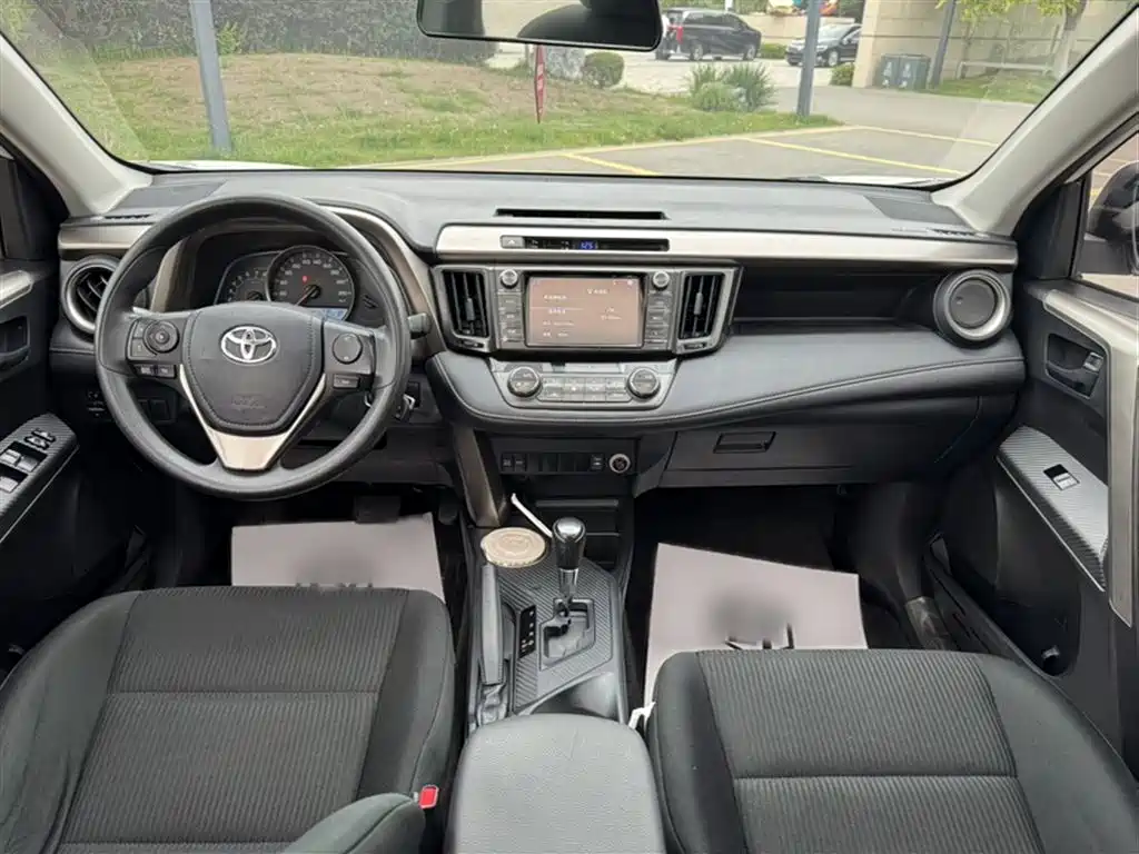 Toyota RAV4 2015 — фото 10