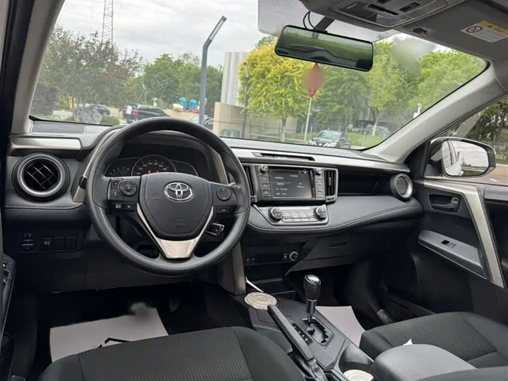 Toyota RAV4 2015 — фото 11