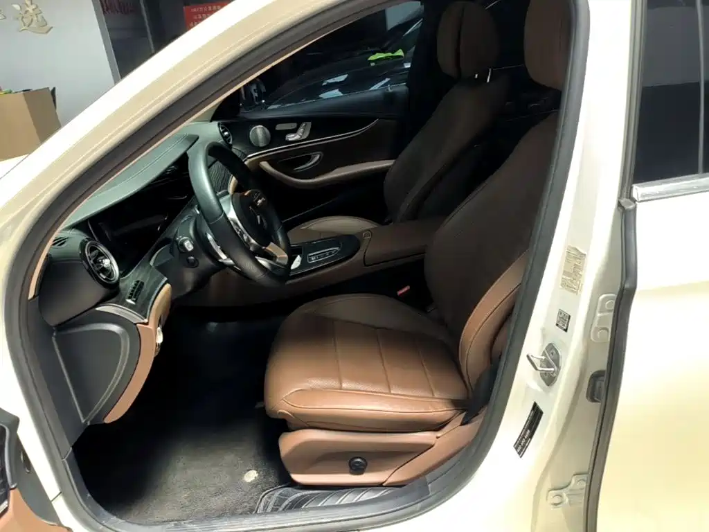 Mercedes-Benz E-Class 2020 — фото 15